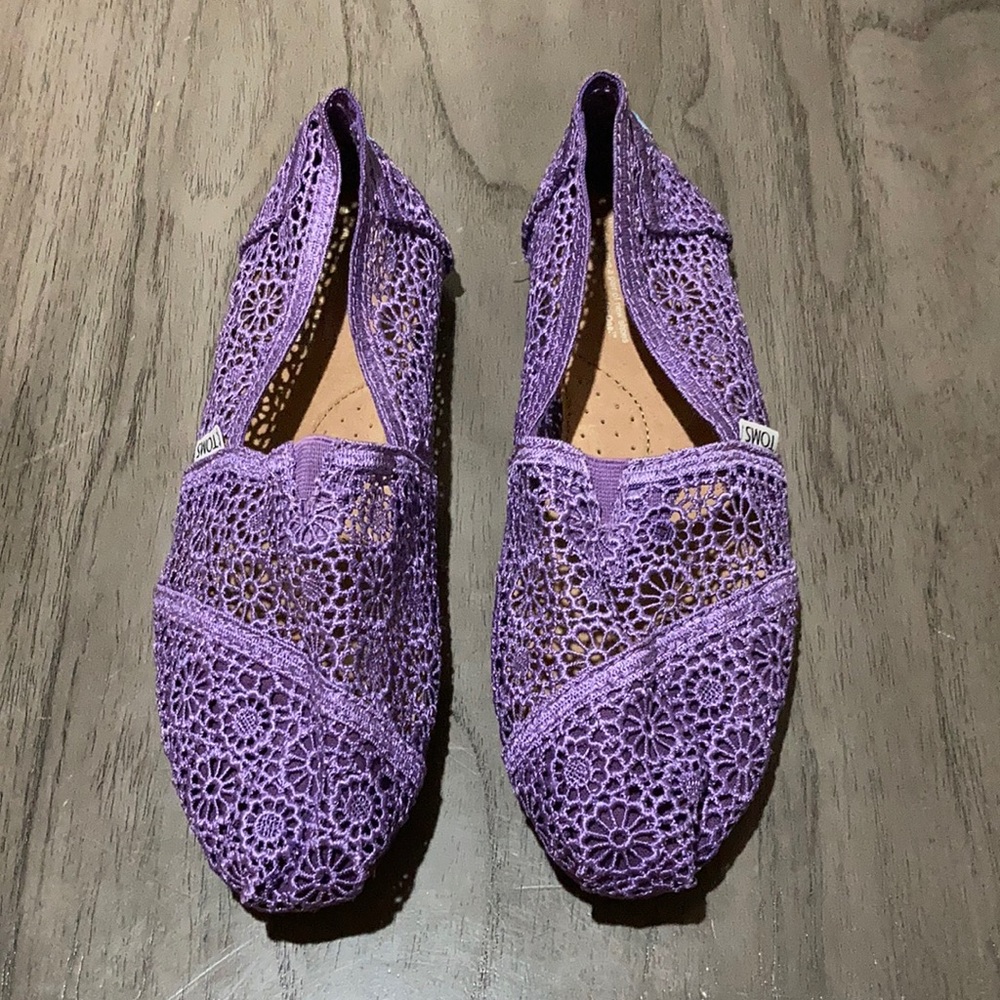 NWOT Toms Lace Slip On